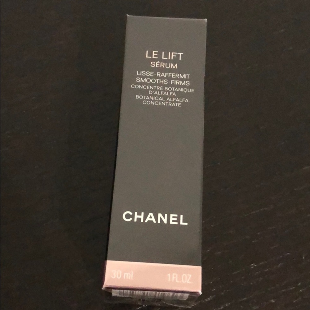 Chanel Le Lift Serum Smooths-Firms